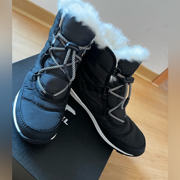 Sorel Youth Whitney Short Lace Boots Size 6 - Picture 4 of 12